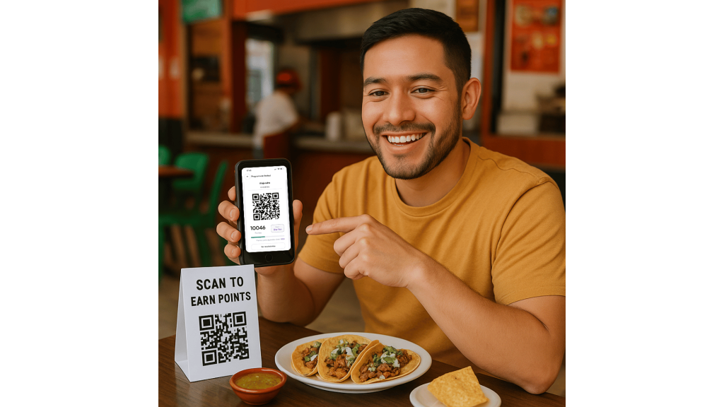 Hombre feliz en una taquería usando sistema digital de puntos Insight-r